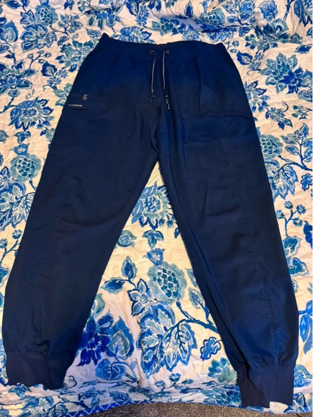 Healing hands scrub pants, jogger. Size large